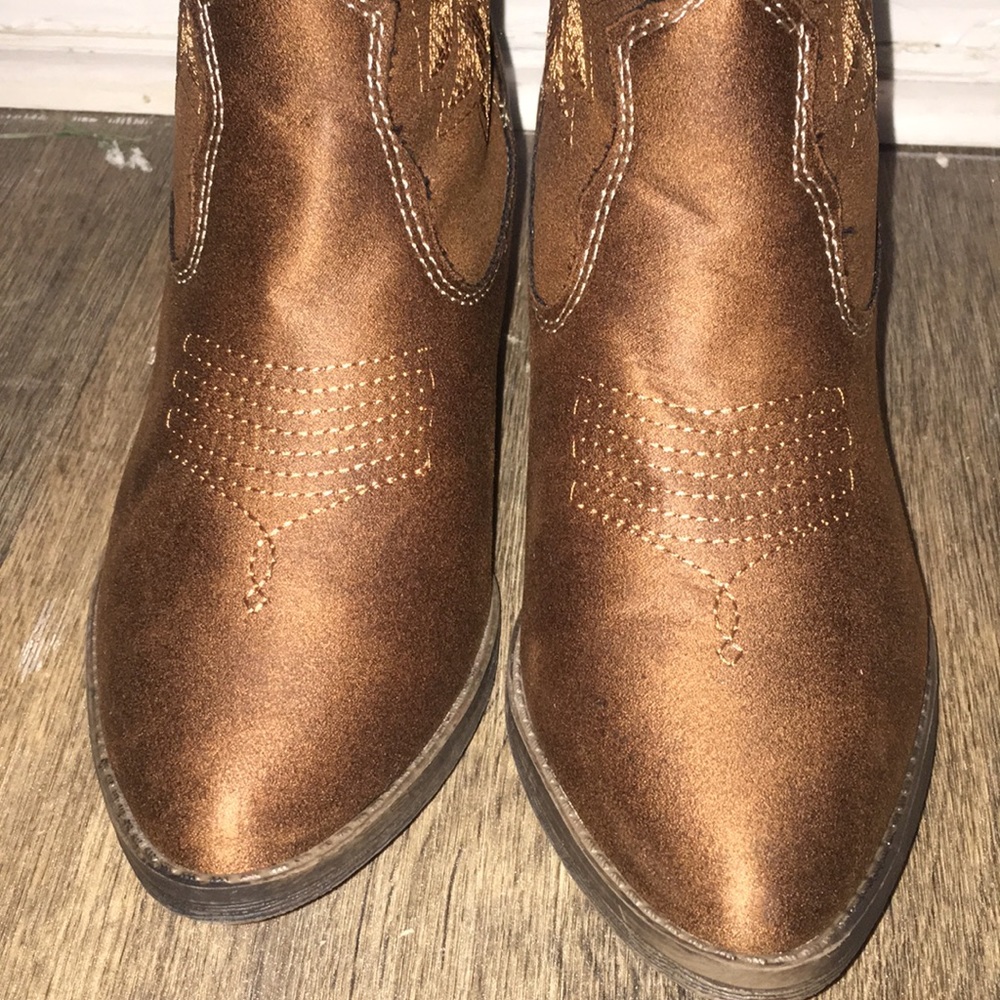Brown Boots! - Picture 2 of 5